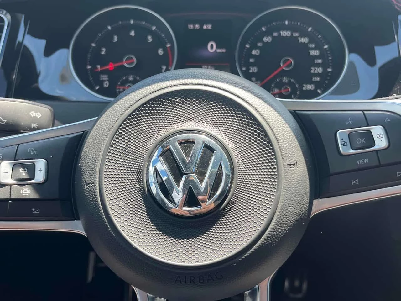 VW Golf * Manual * АВТОКРЕДИТ БЕЗ ПЪРВОНАЧАЛНА ВНОСКА* , снимка 11 - Автомобили и джипове - 54976648
