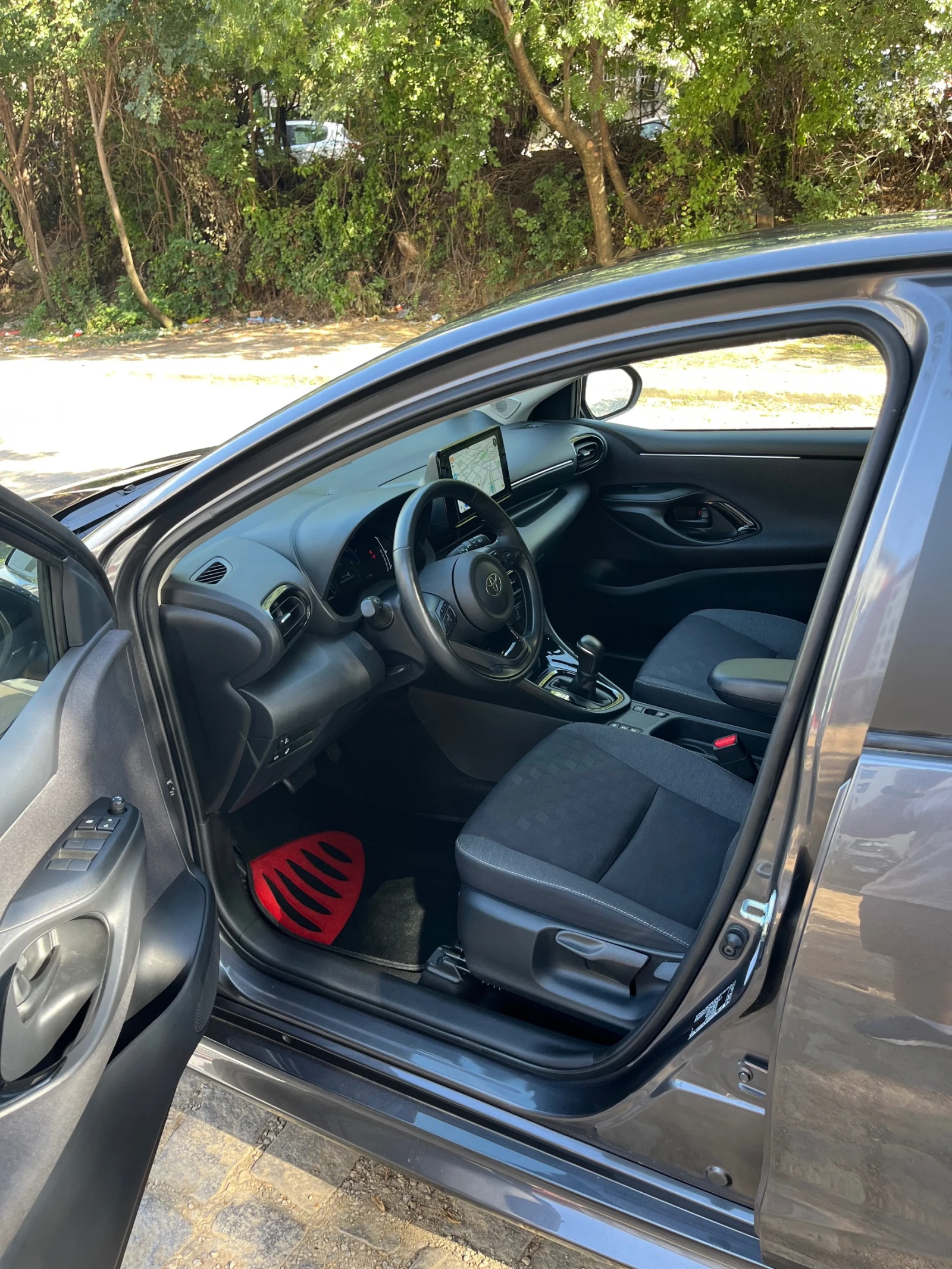 Toyota Yaris HYBRID/KEYLESS/LED/CARPLAY/STYLE-PLUS, снимка 9 - Автомобили и джипове - 55905715