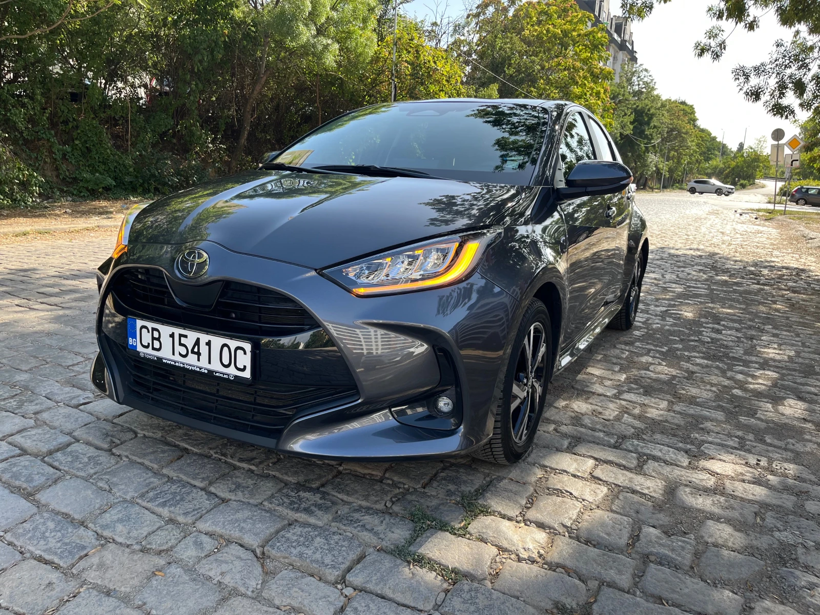 Toyota Yaris HYBRID/KEYLESS/LED/CARPLAY/STYLE-PLUS, снимка 8 - Автомобили и джипове - 55905715