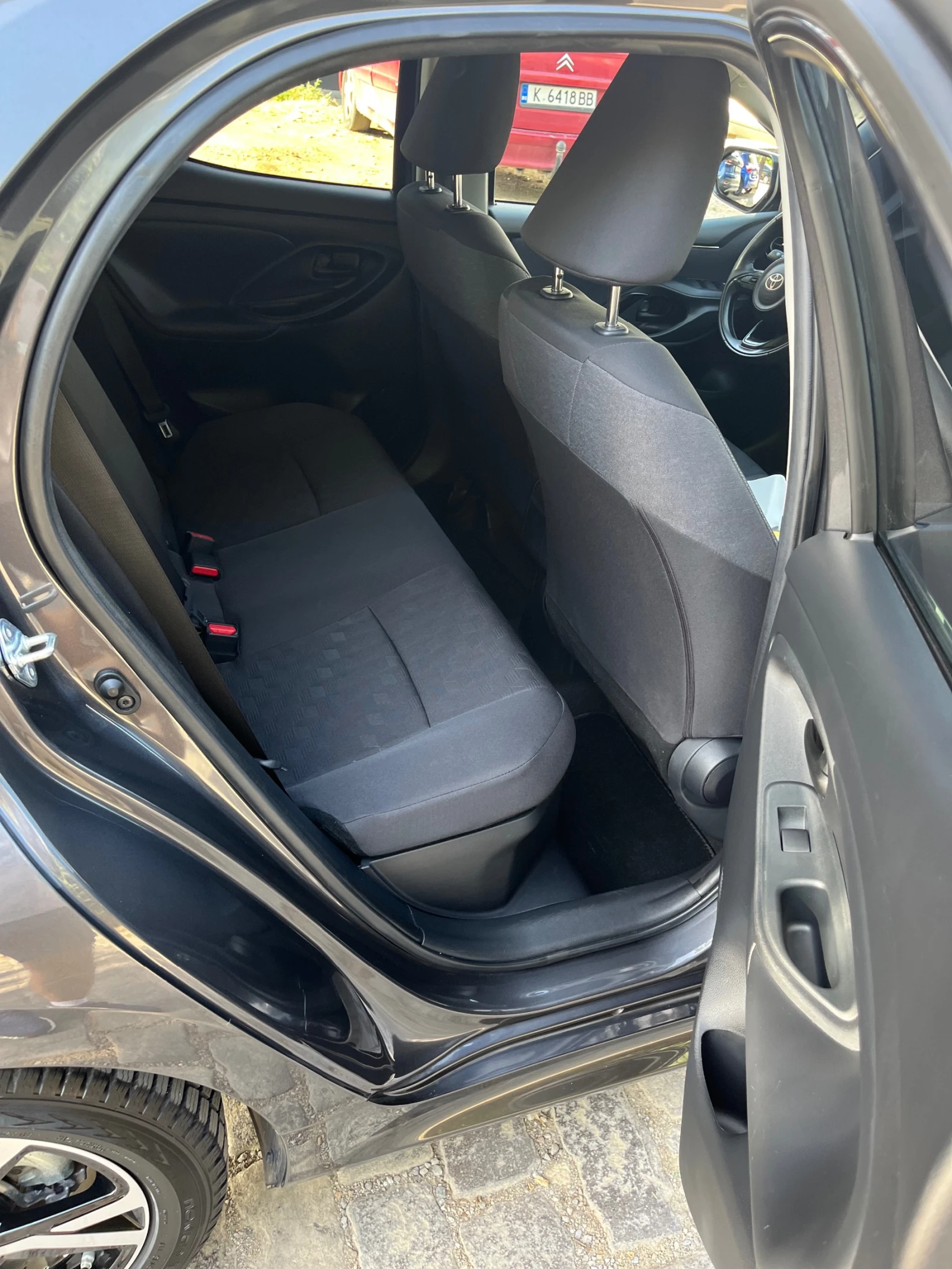 Toyota Yaris HYBRID/KEYLESS/LED/CARPLAY/STYLE-PLUS, снимка 13 - Автомобили и джипове - 55905715