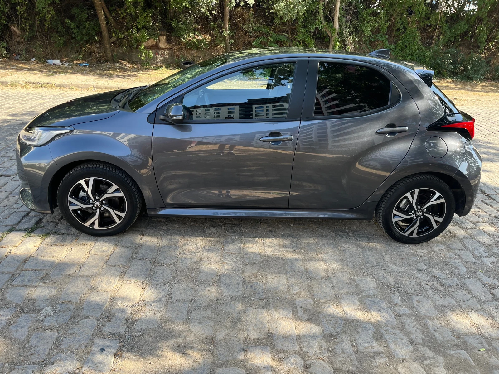 Toyota Yaris HYBRID/KEYLESS/LED/CARPLAY/STYLE-PLUS, снимка 7 - Автомобили и джипове - 55905715