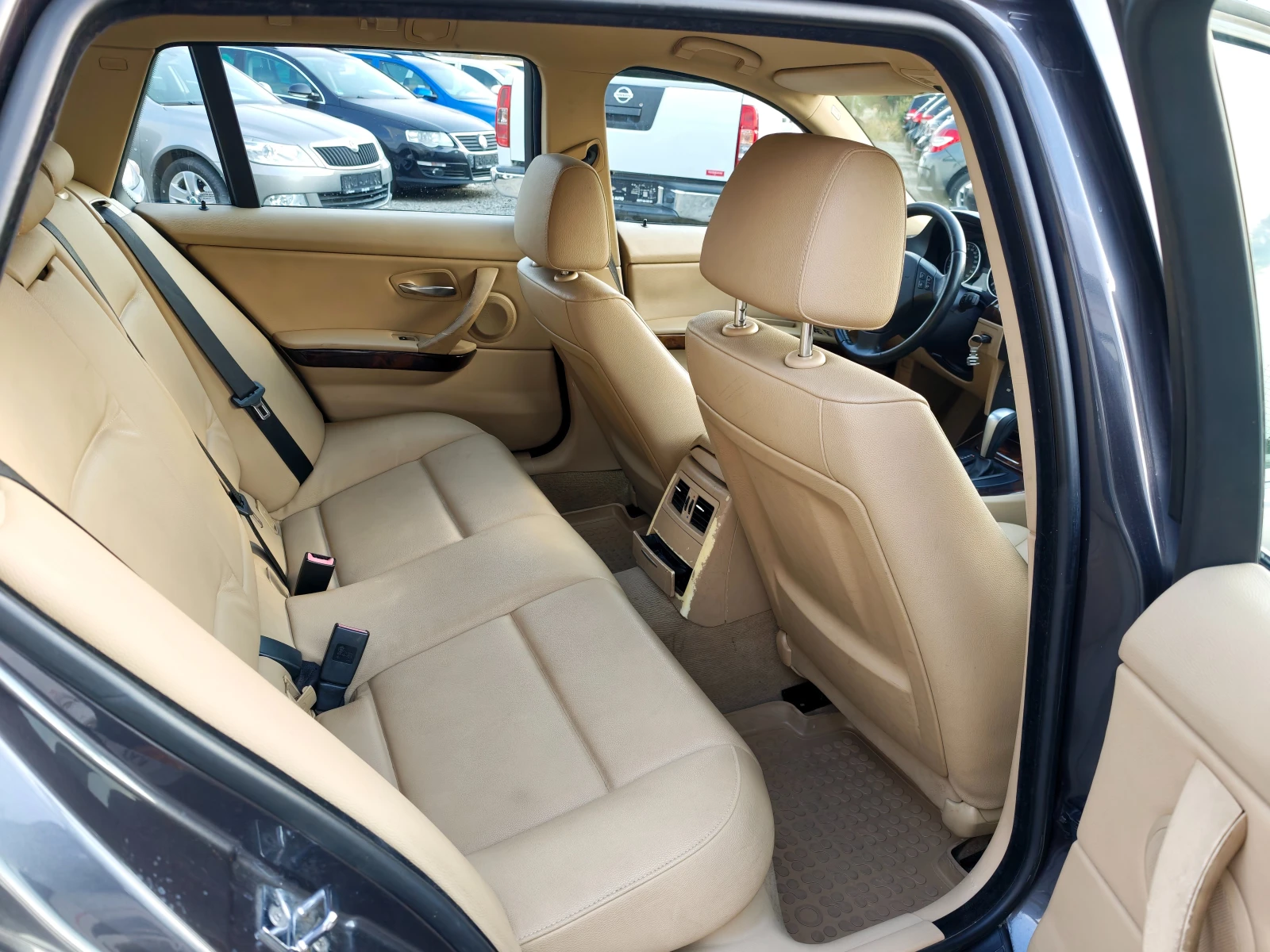 BMW 320 2.0D , снимка 12 - Автомобили и джипове - 56044729
