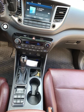 Hyundai Tucson 2.0CRDI 185 -Панорама, обдухване, подгрев - 15080 € / 29493.92 лв. - 13559299 11