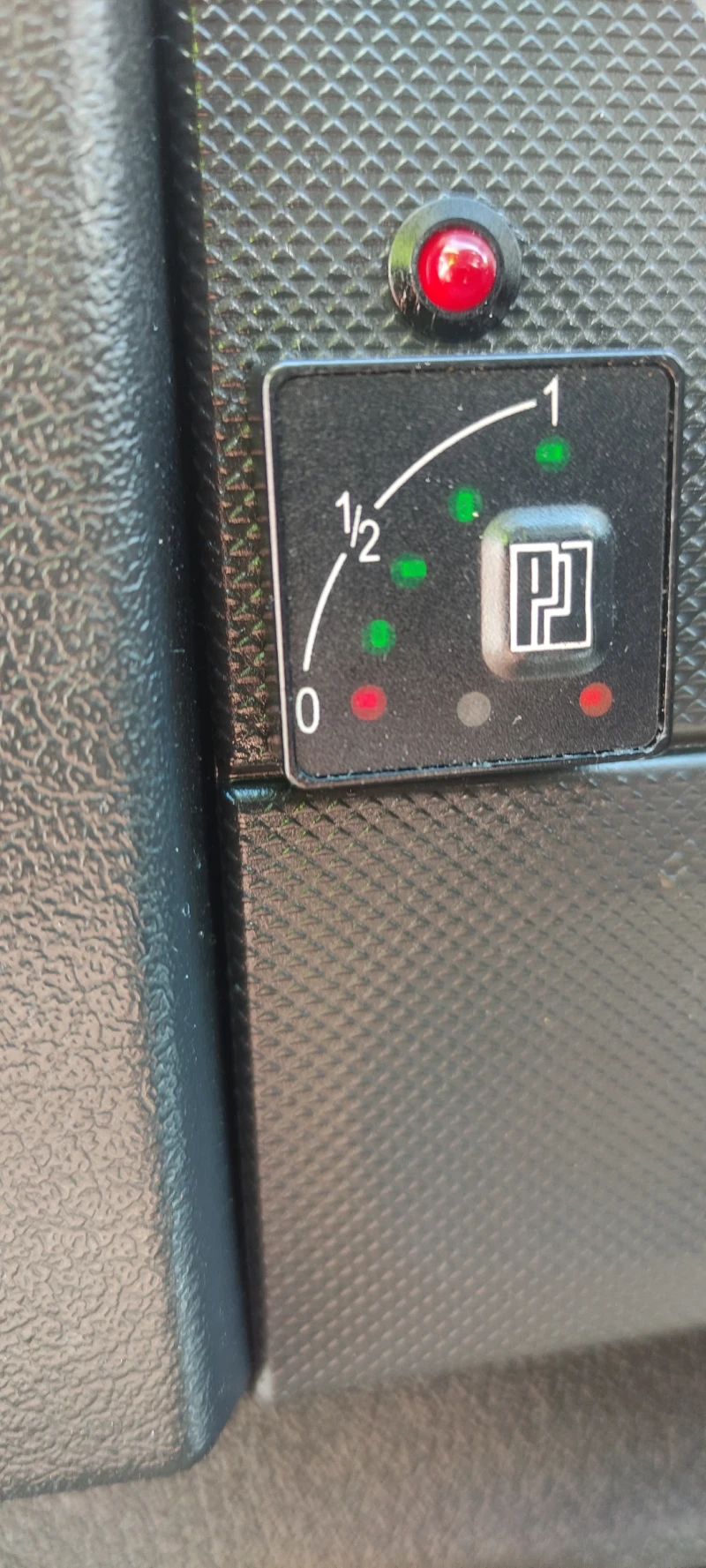 Dodge Nitro Фабрична Газова уредба 4x4 зим.летни гуми и дж, снимка 9 - Автомобили и джипове - 52395916