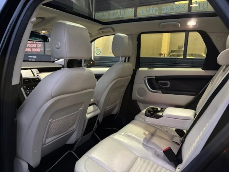 Land Rover Discovery Sport * AWD HSE LUXURY, PANO ROOF, NAVI, LOADED UP!! * C, снимка 5 - Автомобили и джипове - 52866366
