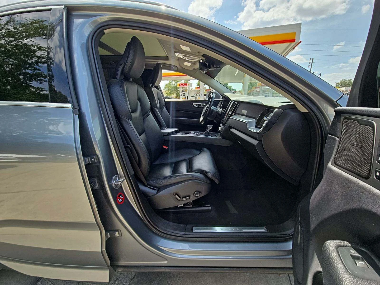 Volvo XC60 ДИГИТАЛНО* ТАБЛО* ПОДГРЕВ* КАМЕРА* КЕЙЛЕС* LANE* A - изображение 10