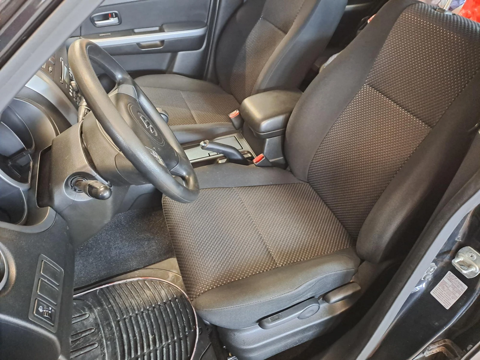 Suzuki Grand vitara 2.0 JLX - изображение 7