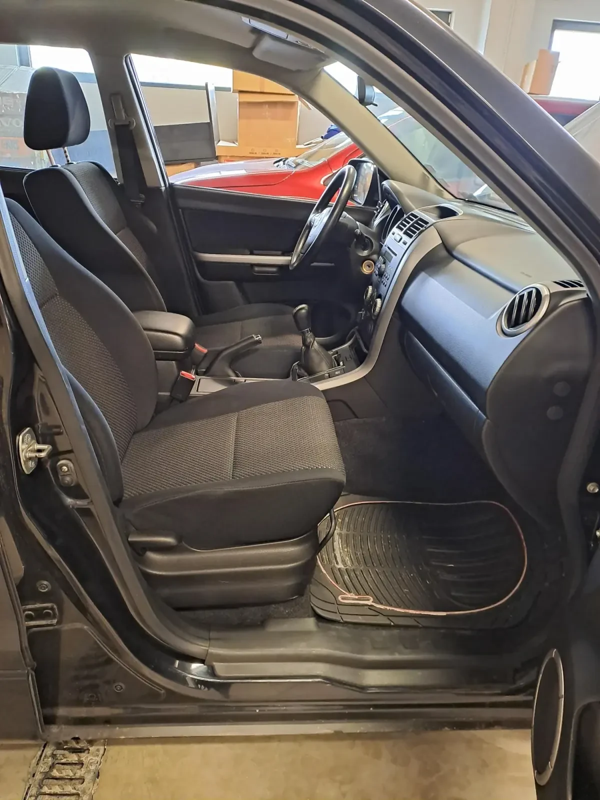 Suzuki Grand vitara 2.0 JLX - изображение 8