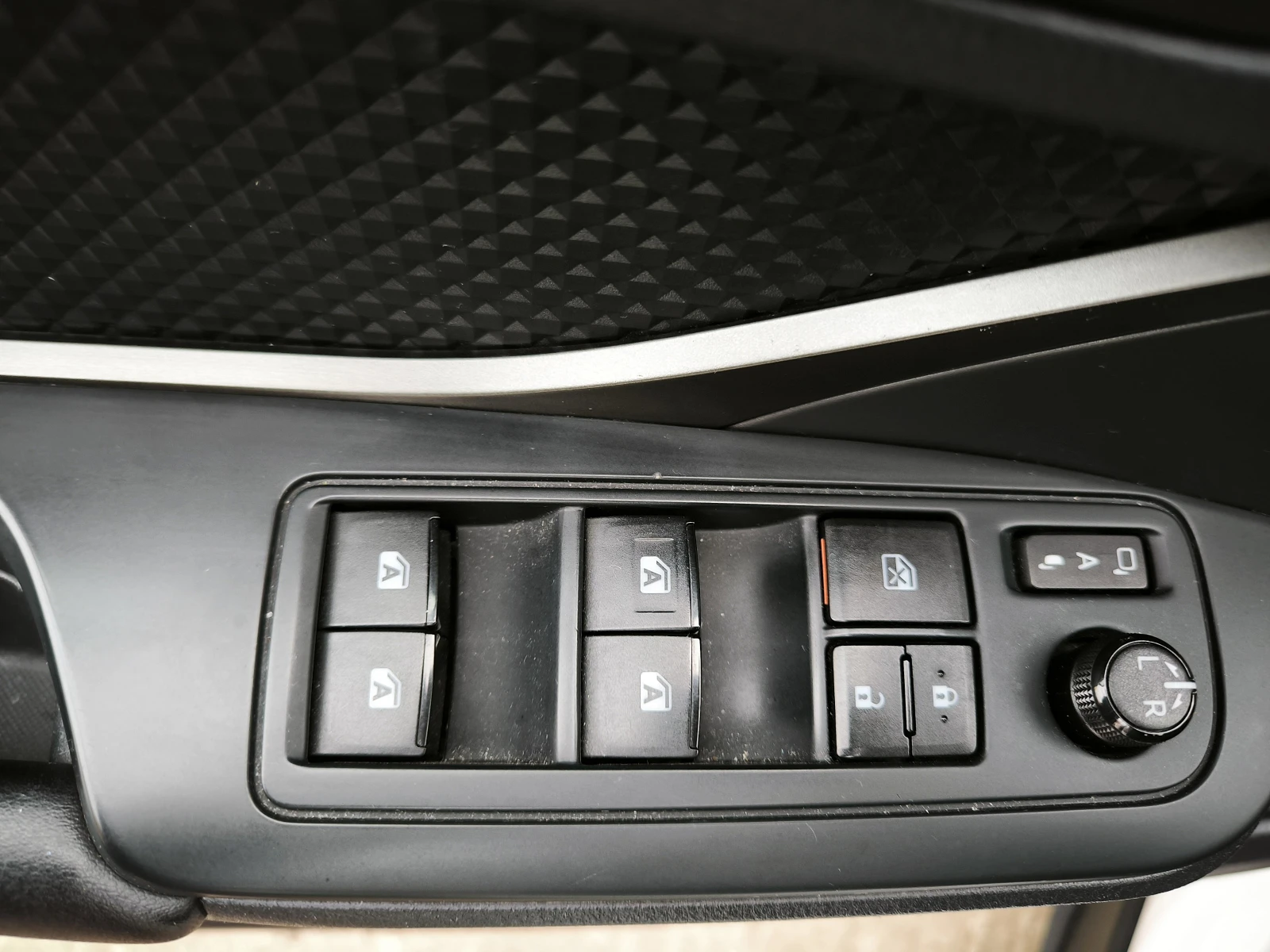 Toyota C-HR 1.8i Hybrid | Mobile.bg � ����������� 15