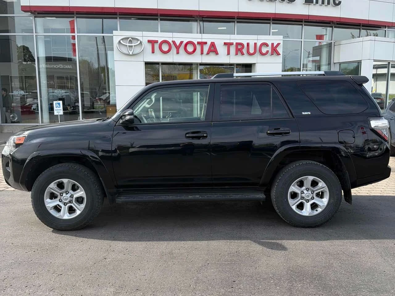 Toyota 4runner * 4WD * ПРЕДСТАВИТЕЛСТВО * ПОДГРЕВ * NAVI, снимка 2 - Автомобили и джипове - 54585923