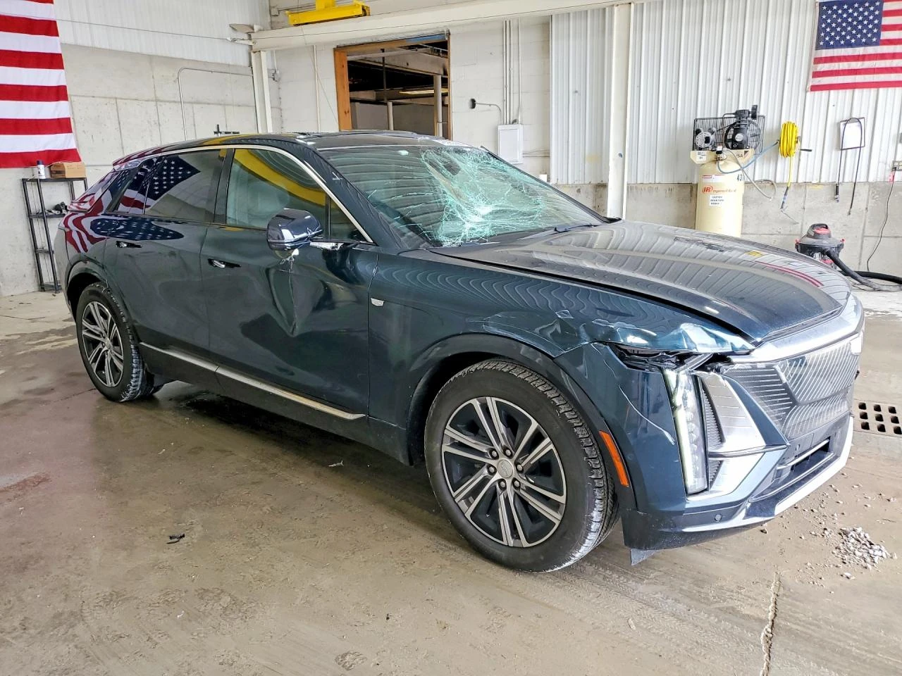 Други Друг Cadillac Lyriq Luxury