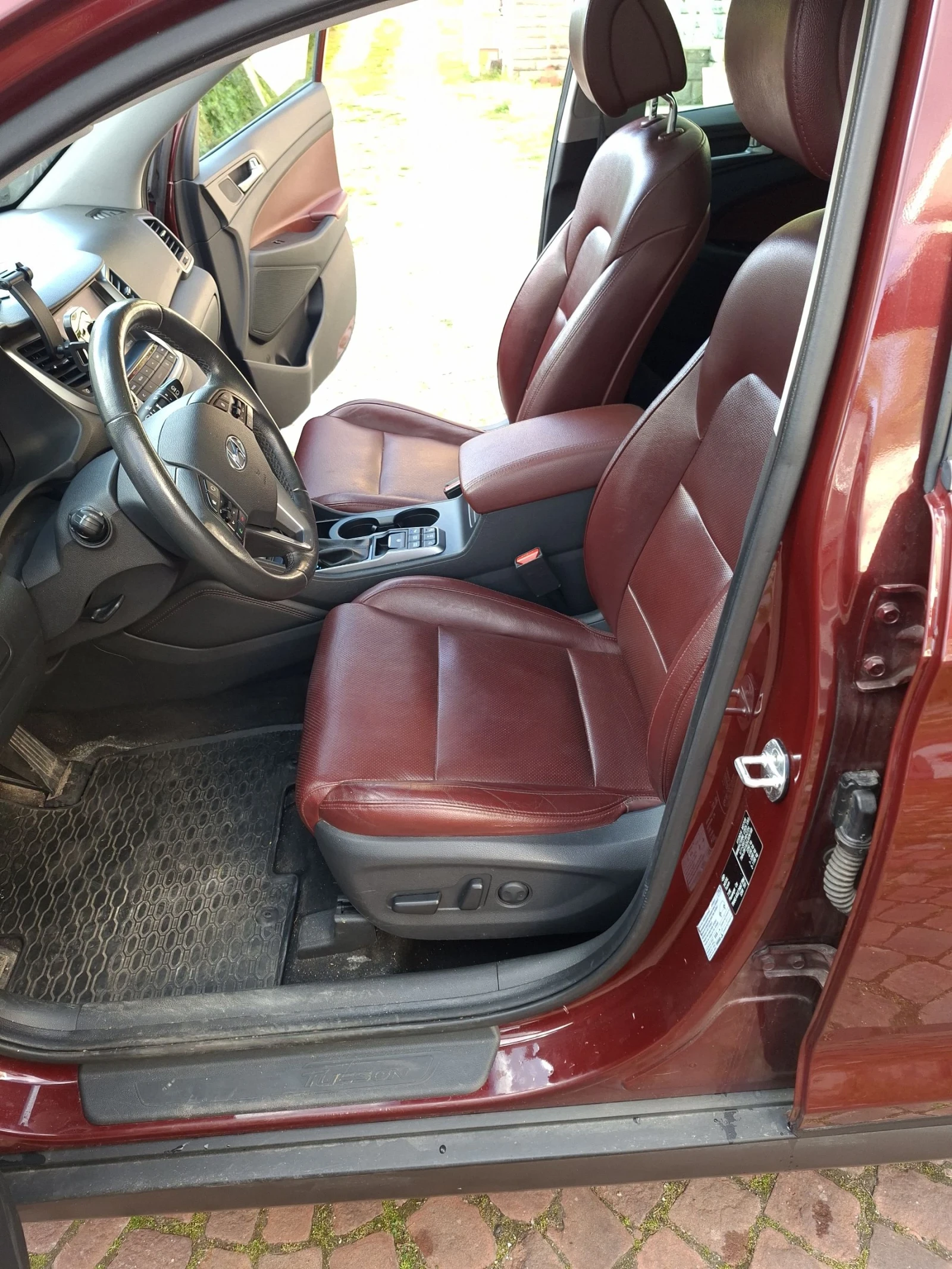 Hyundai Tucson 2.0CRDI 185 -Панорама, обдухване, подгрев, снимка 13 - Автомобили и джипове - 54704113