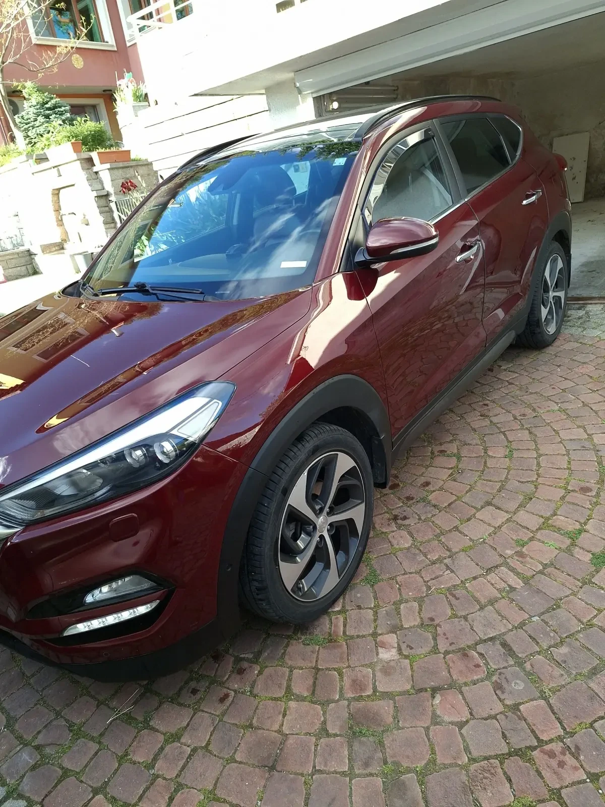 Hyundai Tucson 2.0CRDI 185 -Панорама, обдухване, подгрев