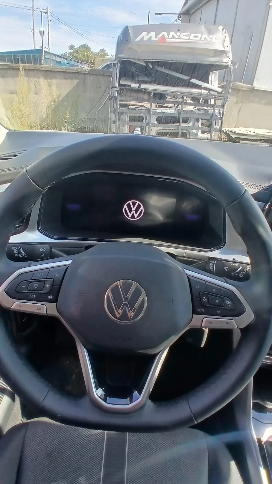 VW T-Roc, снимка 14 - Автомобили и джипове - 56372243