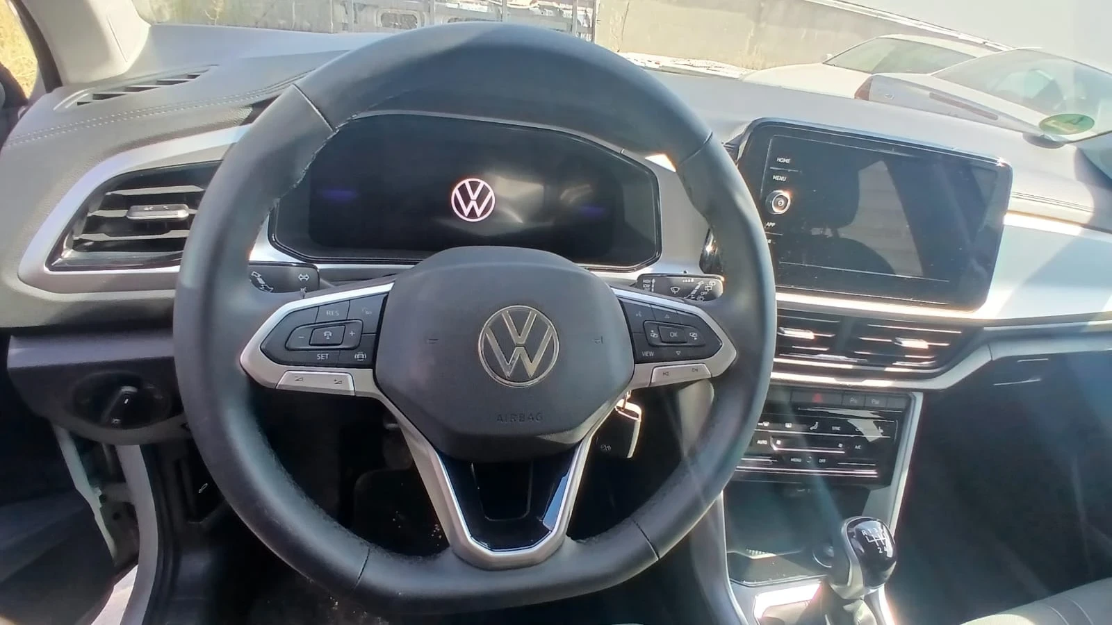 VW T-Roc, снимка 12 - Автомобили и джипове - 56372243