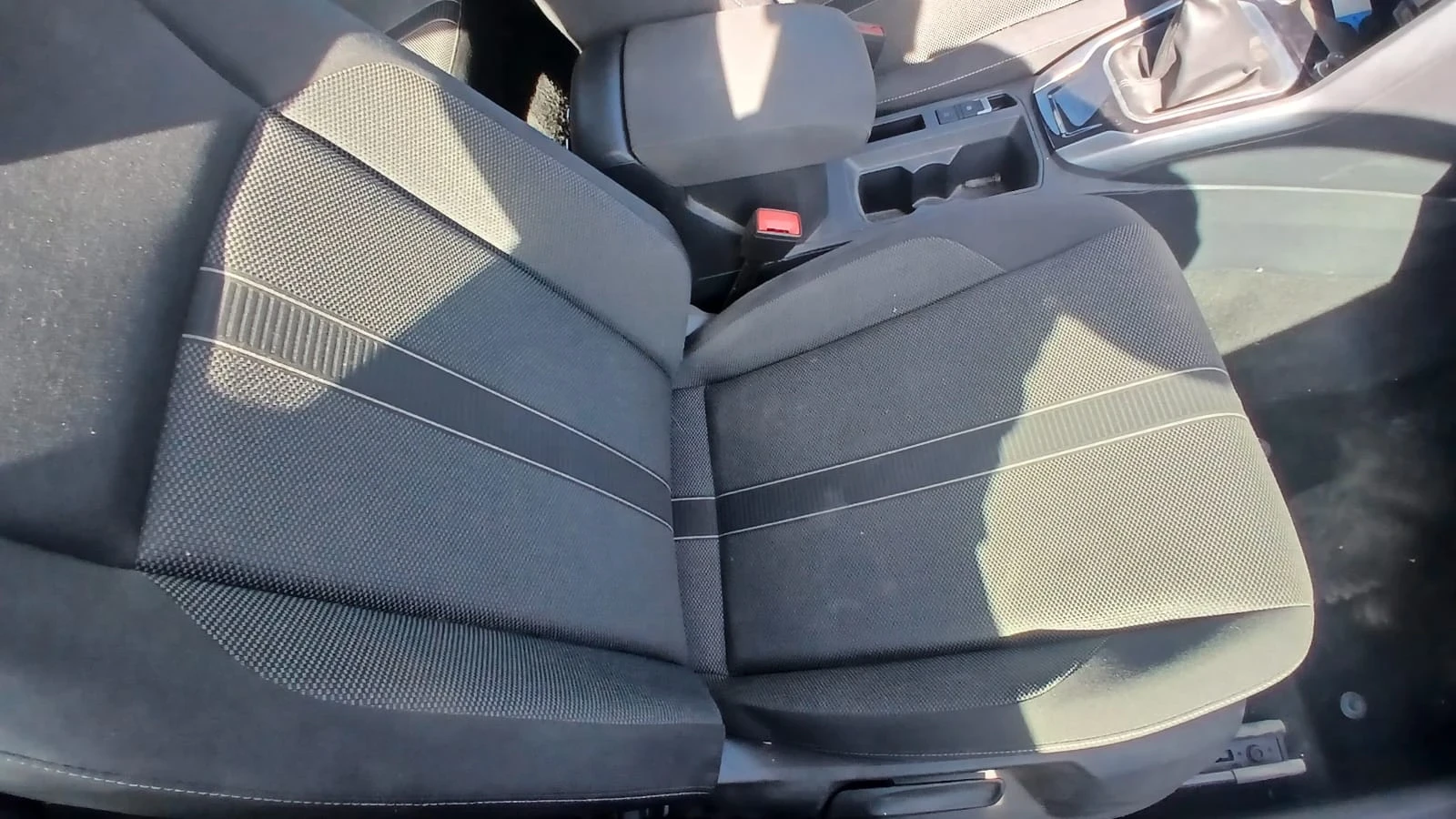 VW T-Roc, снимка 13 - Автомобили и джипове - 56372243