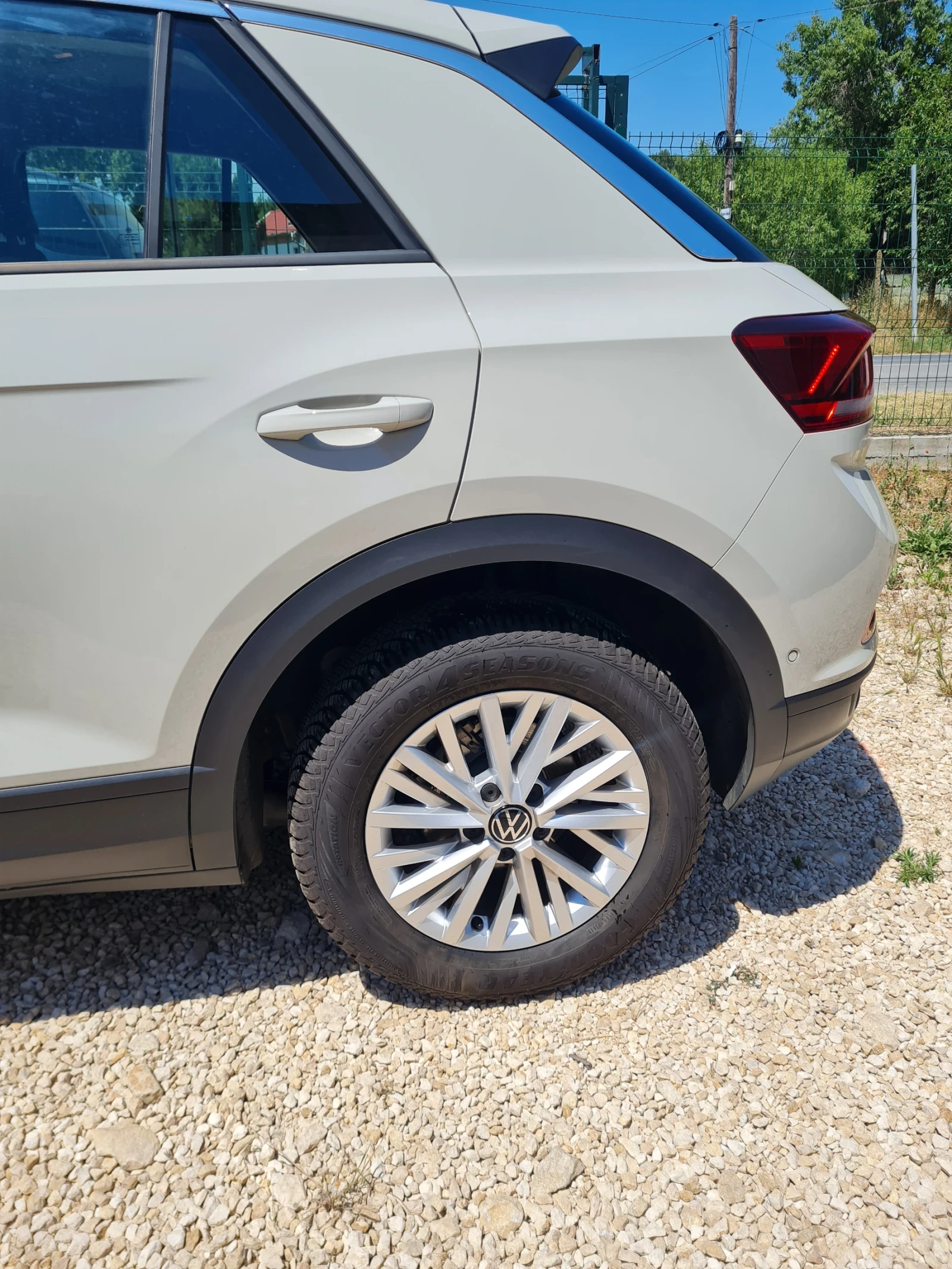 VW T-Roc, снимка 4 - Автомобили и джипове - 55065026