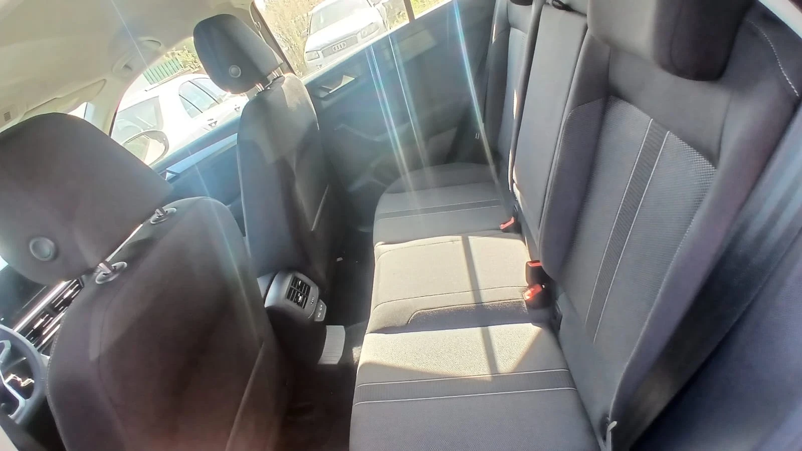 VW T-Roc, снимка 10 - Автомобили и джипове - 56372243