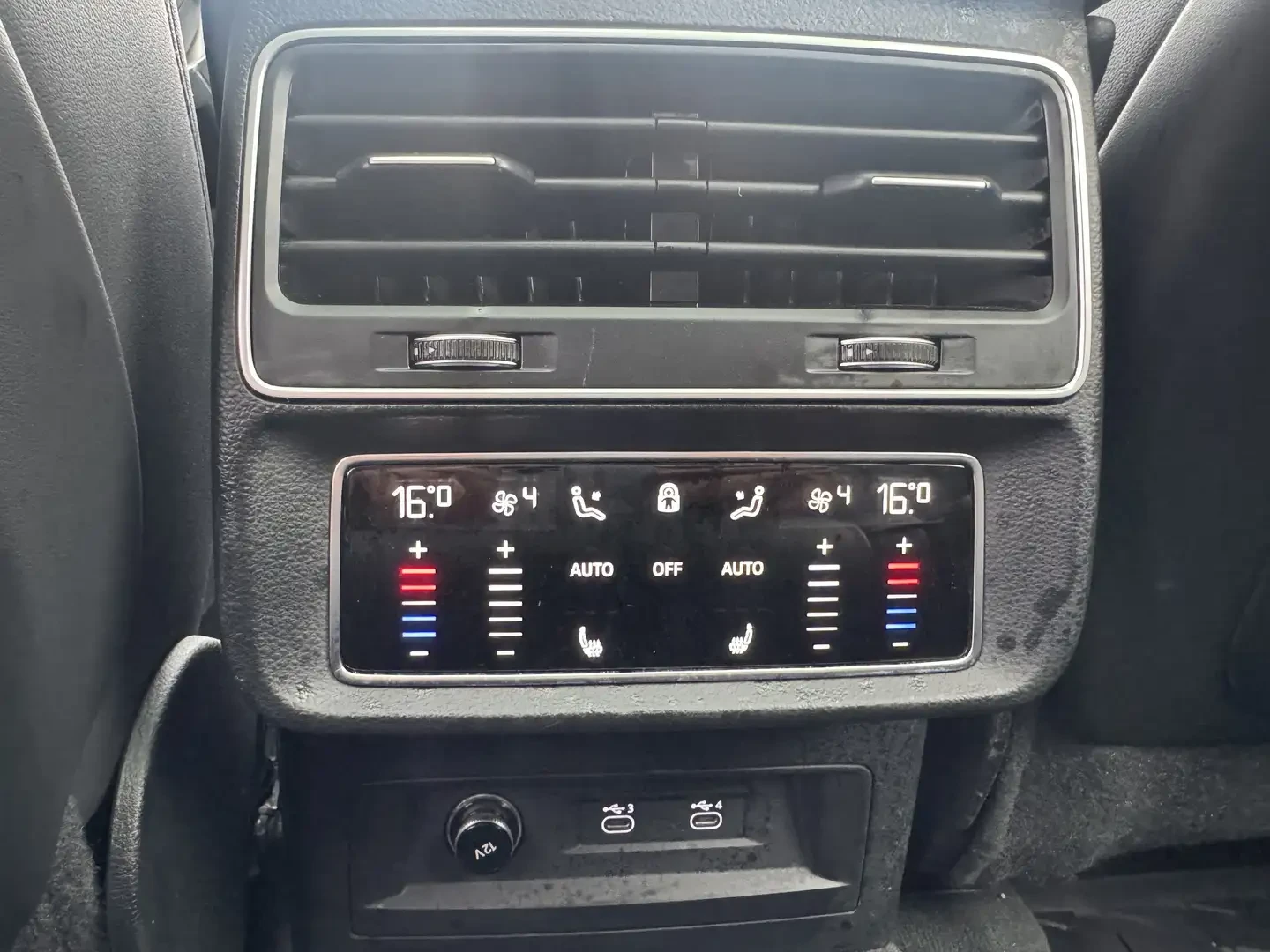 Audi Q7 Progressiv, Black Optic Pkg, 7Pass, Good Fuel Econ, снимка 17 - Автомобили и джипове - 55654874
