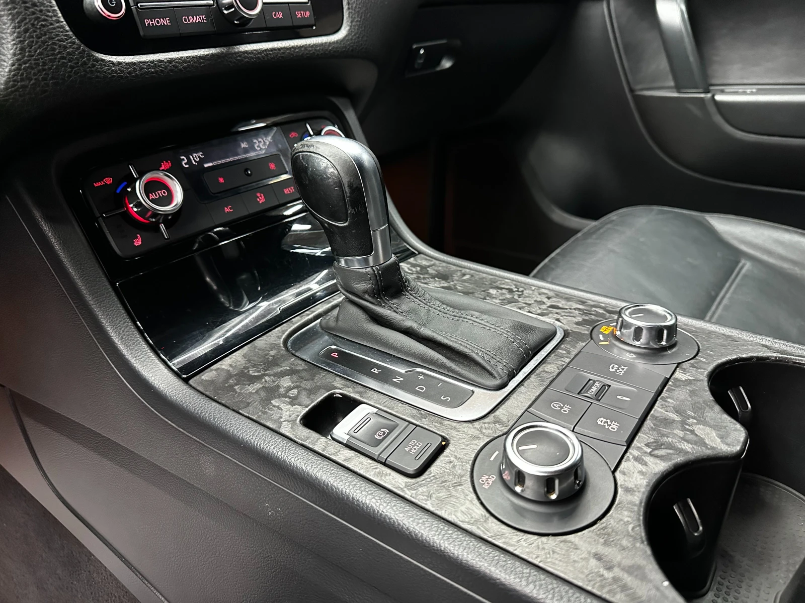 VW Touareg 3.0d 239 к.с. , снимка 10 - Автомобили и джипове - 56375054