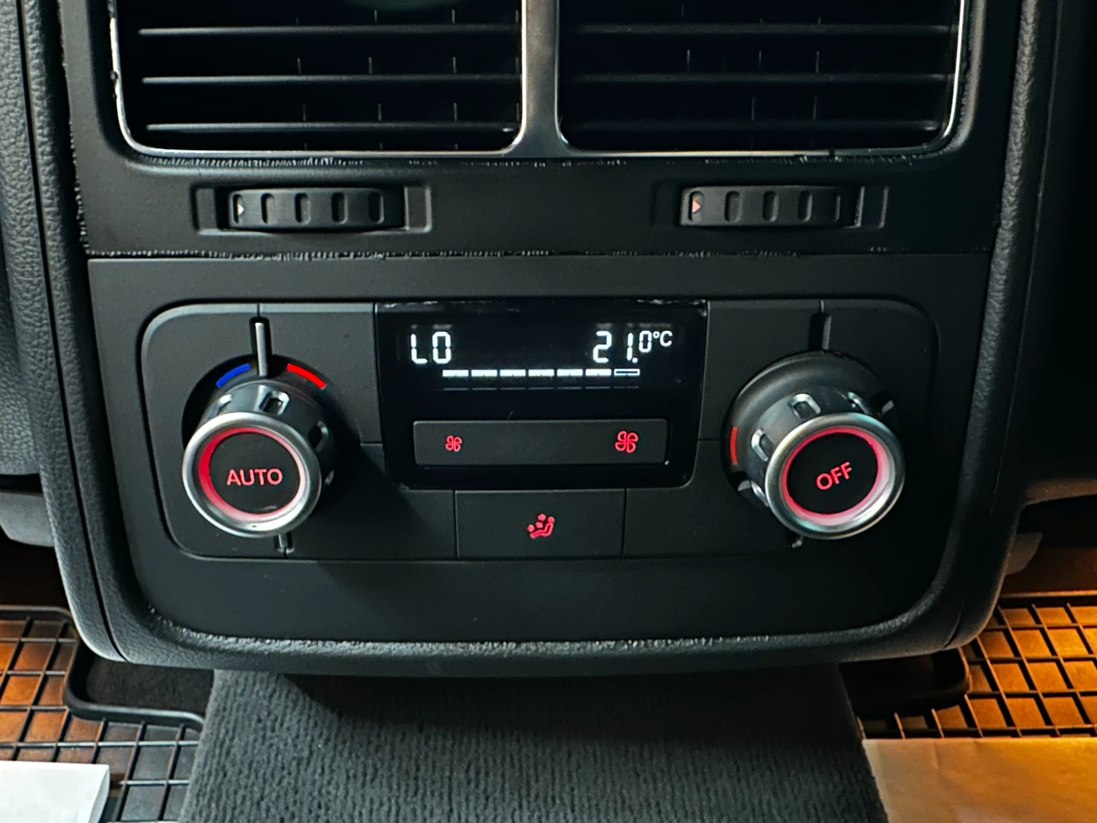 VW Touareg 3.0d 239 к.с. , снимка 8 - Автомобили и джипове - 56375054