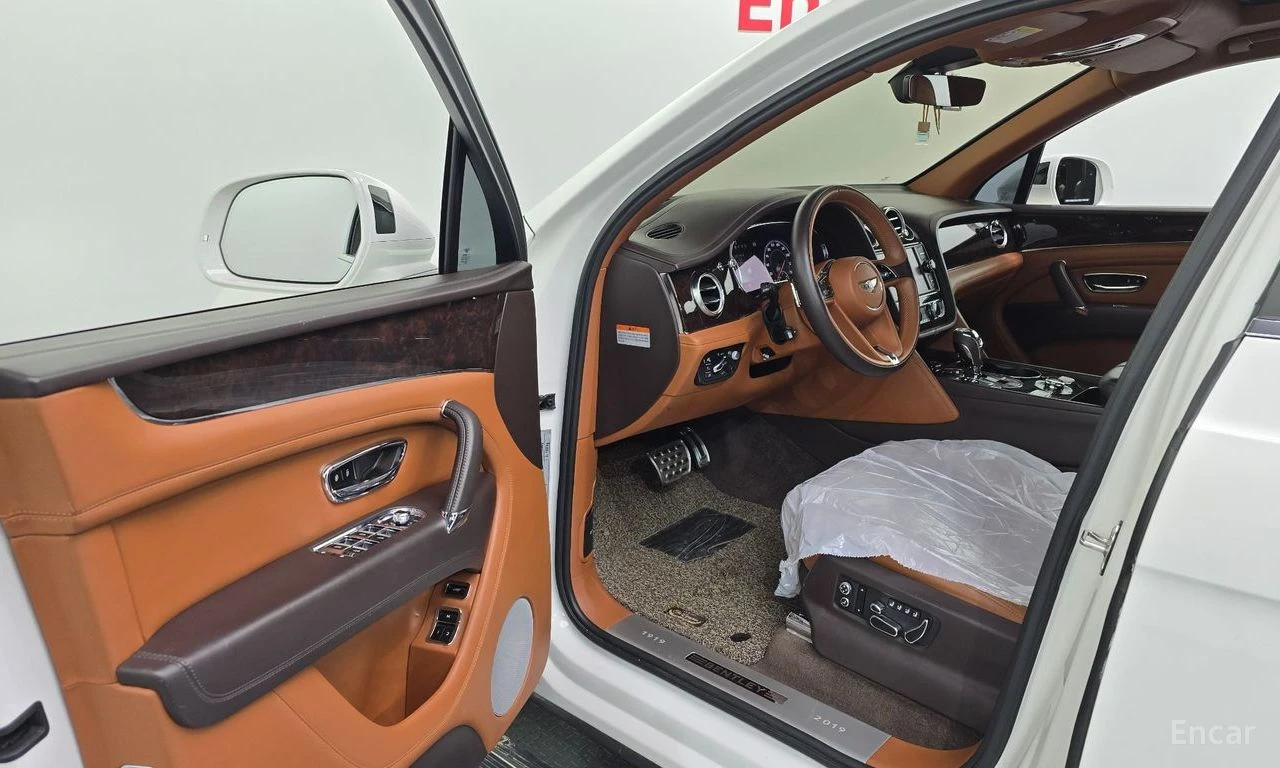 Bentley Bentayga 4.0 V8, снимка 10 - Автомобили и джипове - 56454183