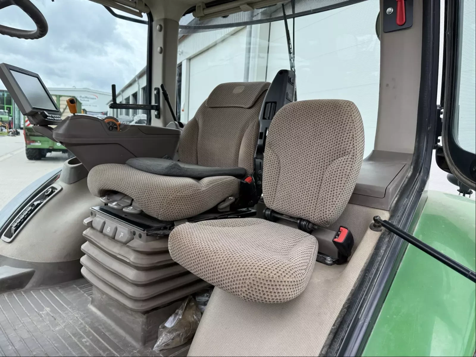 Трактор John Deere 7310 R  E23 - изображение 6