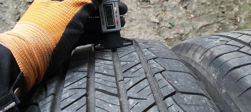 Гуми Летни 235/60R18, снимка 5 - Гуми и джанти - 35608230