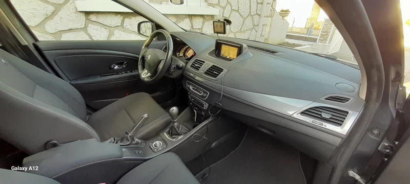 Renault Megane 1.2i 6ck.Уникат, снимка 10 - Автомобили и джипове - 48228316