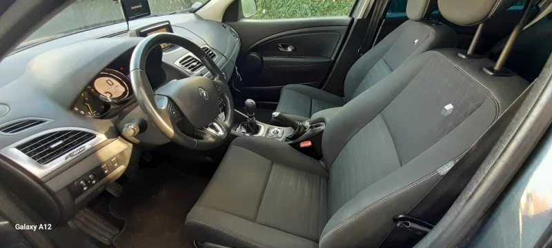 Renault Megane 1.2i 6ck.Уникат, снимка 13 - Автомобили и джипове - 48228316