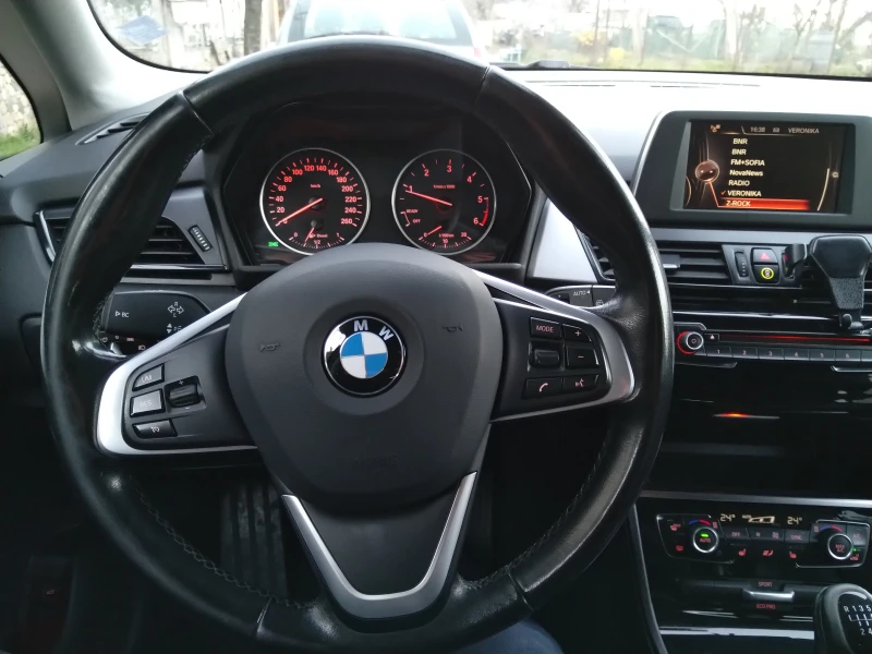 BMW 2 Active Tourer 218D 150кс distronic, снимка 13 - Автомобили и джипове - 48342737