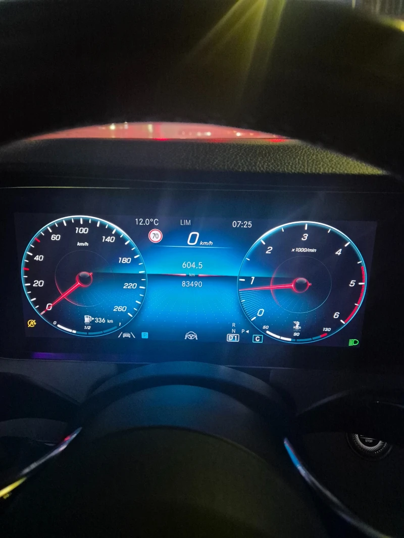 Mercedes-Benz E 220, снимка 5 - Автомобили и джипове - 52461361