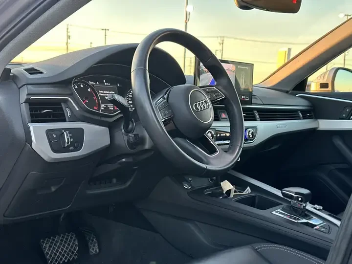 Audi A4 KOMFORT * 45 TFSI * CARFAX * АВТО КРЕДИТ * , снимка 4 - Автомобили и джипове - 54744598