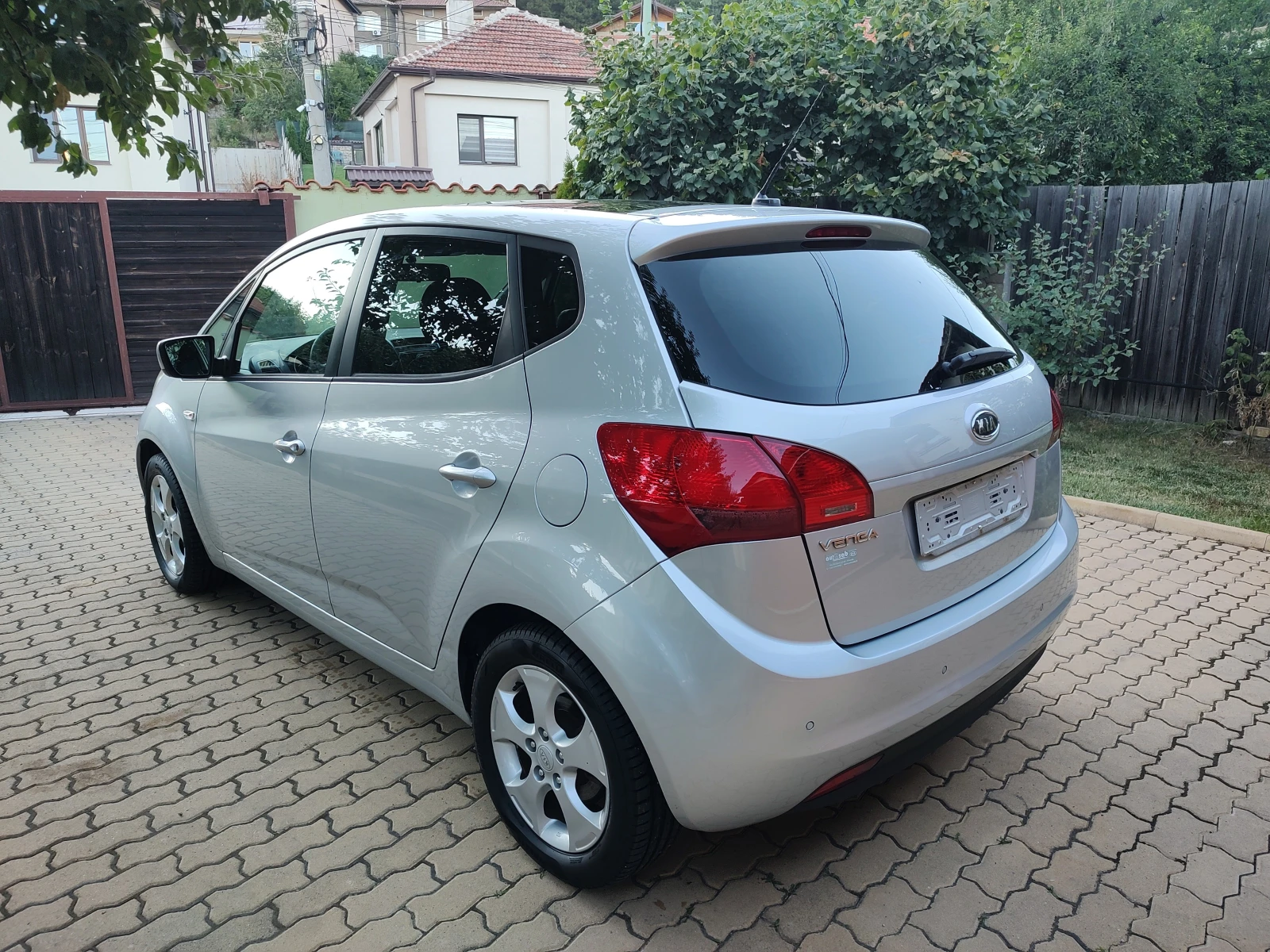 Kia Venga 1.4-ГАЗ - изображение 6