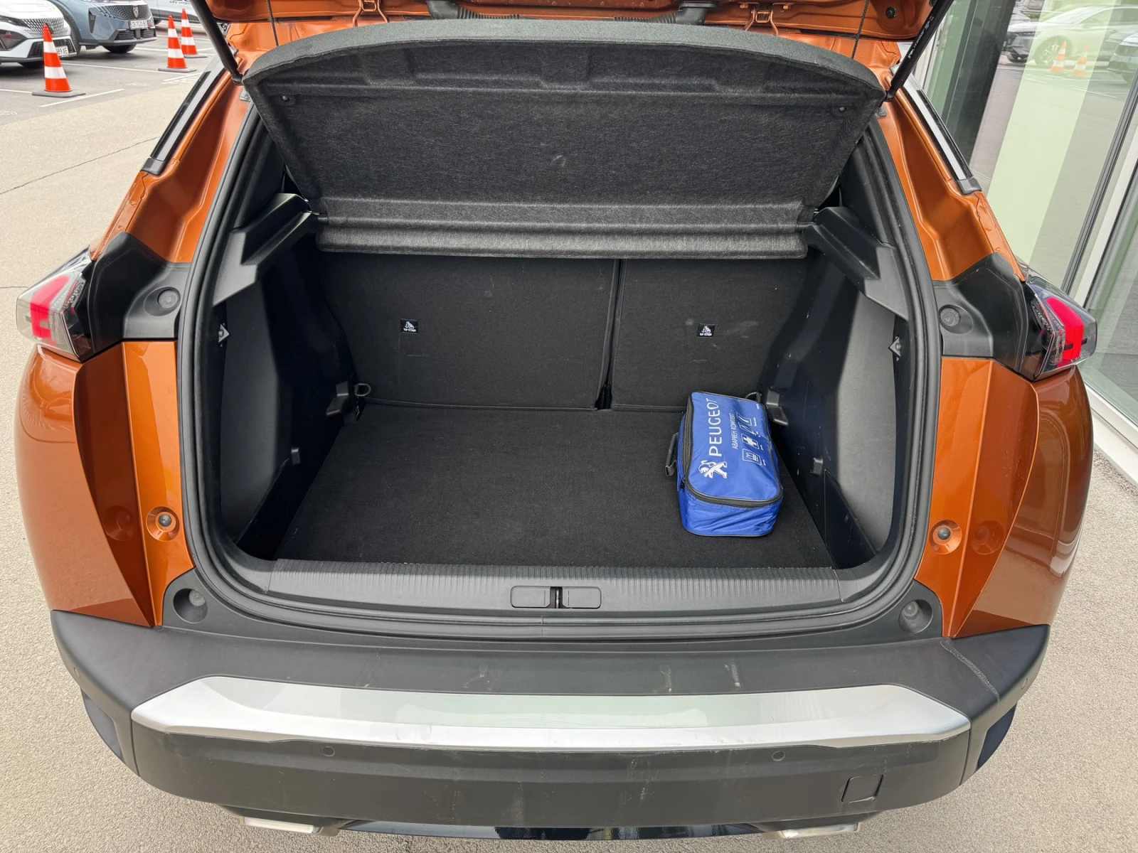 Peugeot 2008 SUV ACTIVE 1.2 PureTech 130 EAT8 EURO6 - изображение 9