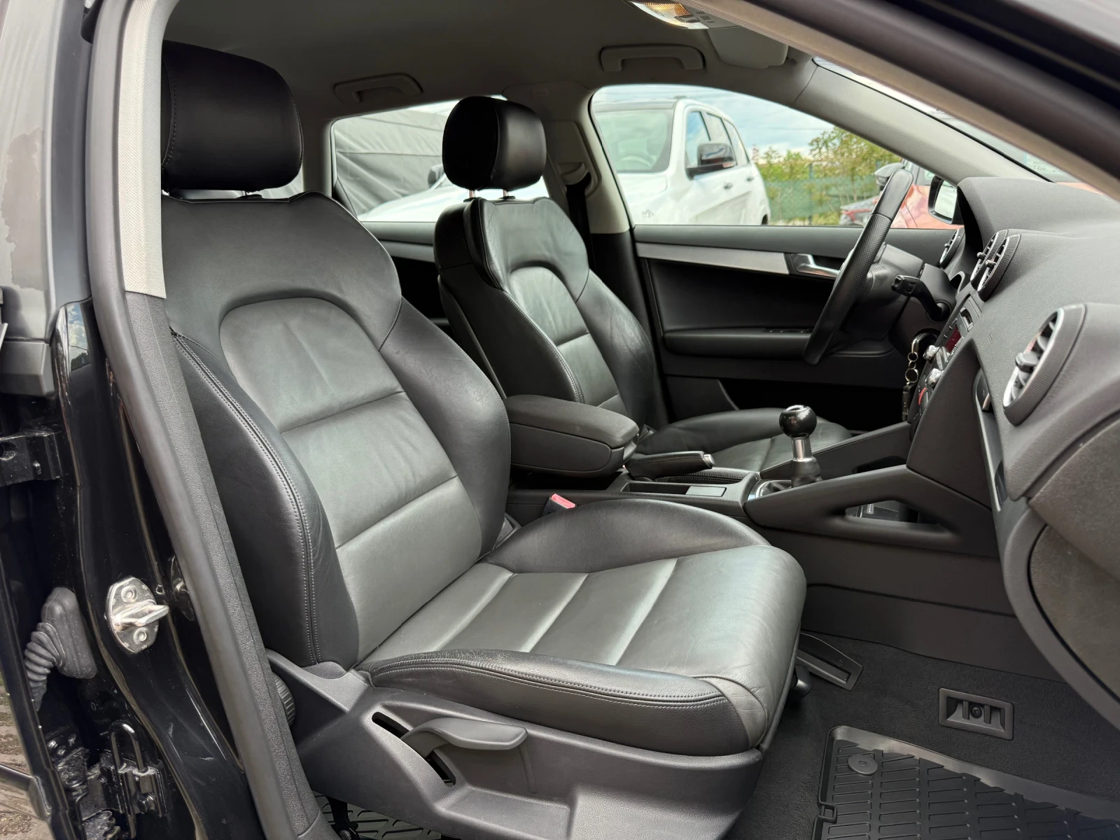 Audi A3 2.0TDI / S-SPORT / XENON / ДВУЦВЕТНА КОЖА/КАТО НОВ - изображение 8