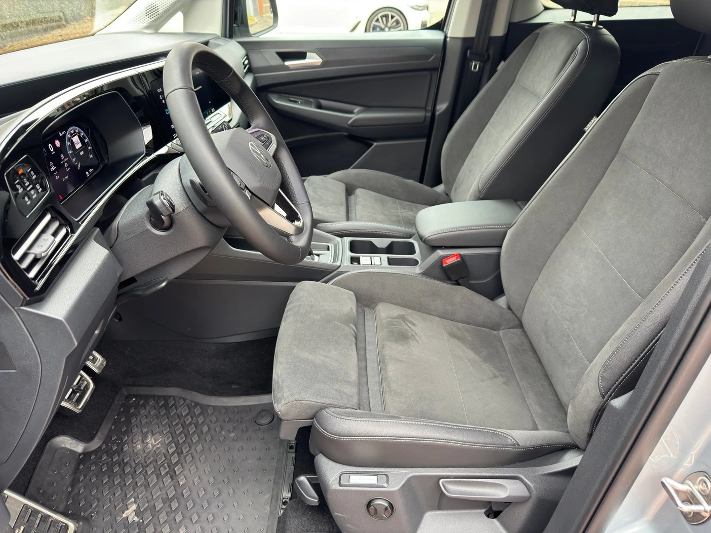 VW Caddy Style eHybrid 5 места - изображение 8