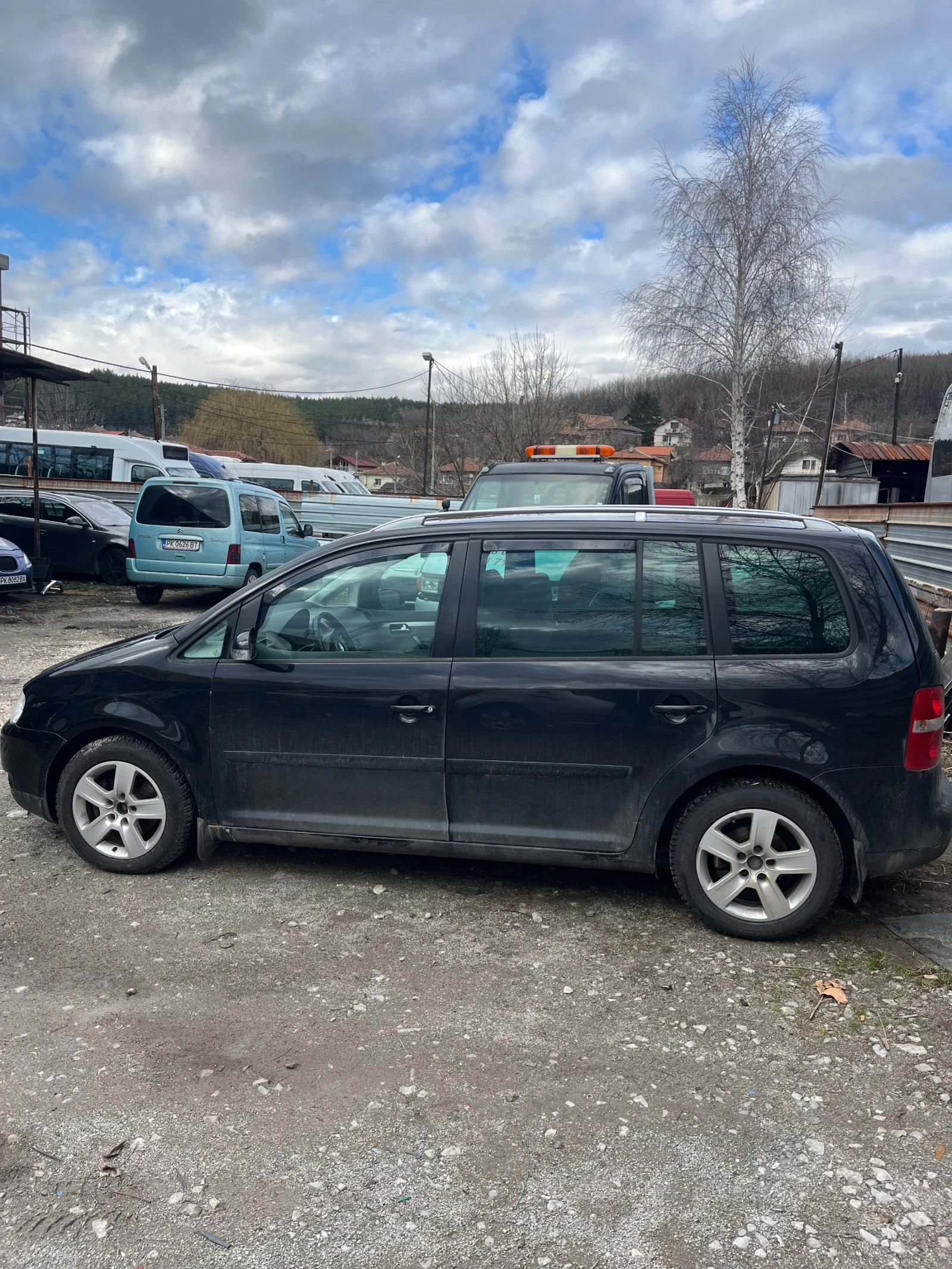 VW Touran, снимка 6 - Автомобили и джипове - 53733325