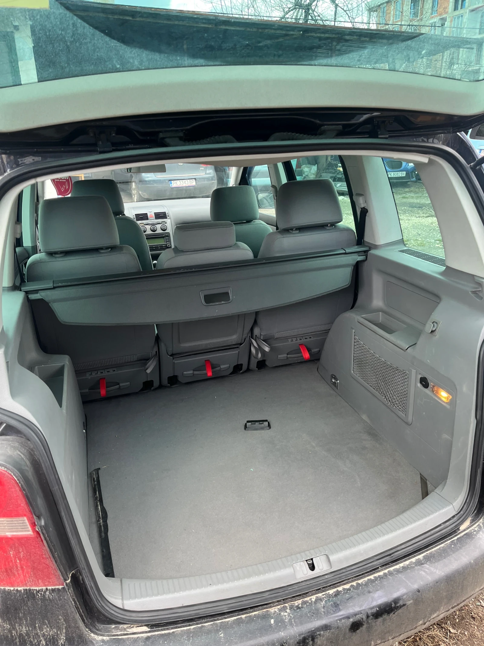 VW Touran, снимка 13 - Автомобили и джипове - 53733325