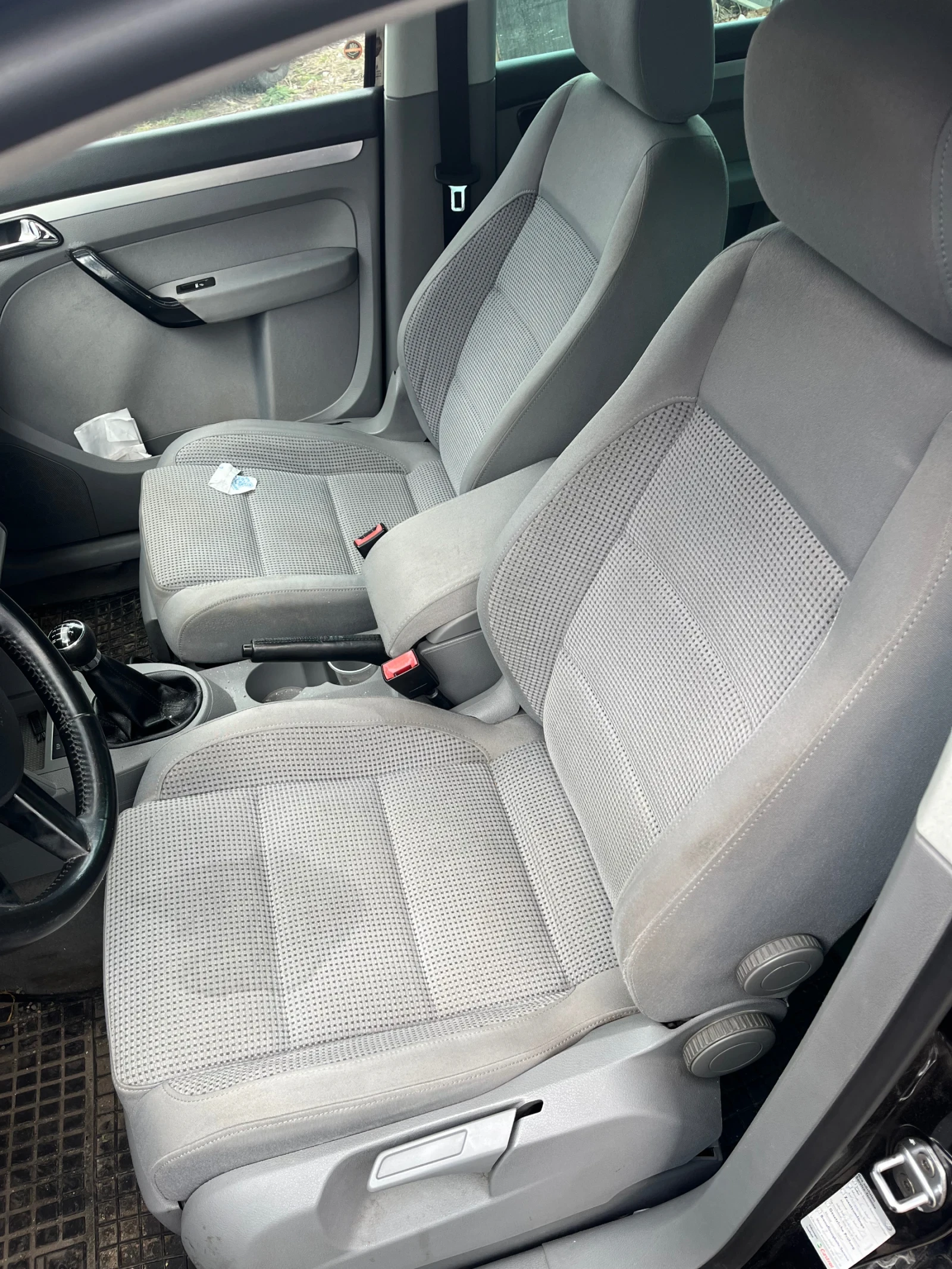 VW Touran, снимка 8 - Автомобили и джипове - 53733325