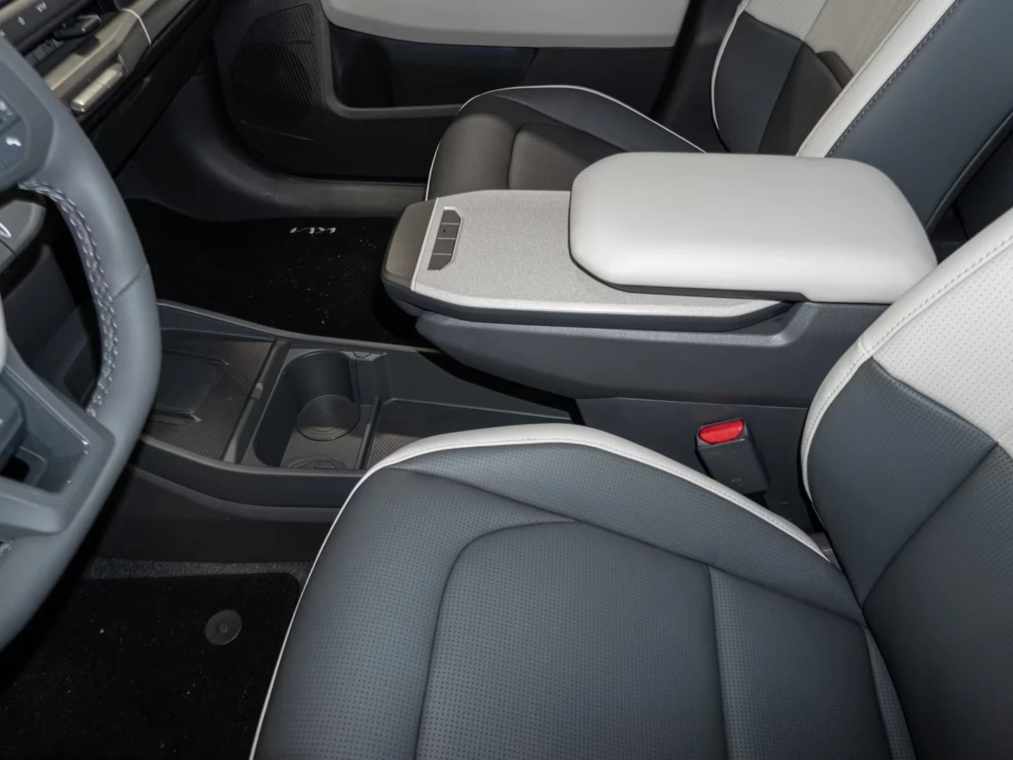 Kia EV3 GT-Line 81kWh HUD 360* Winter Pack+ Warranty!, снимка 8 - Автомобили и джипове - 55385329
