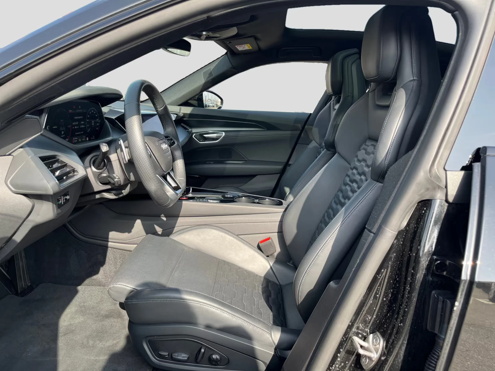 Audi E-Tron GT 476HP/QUATTRO/PANO/B&O/MATRIX/360/HUD/KLESS/445z | Mobile.bg � ����������� 7