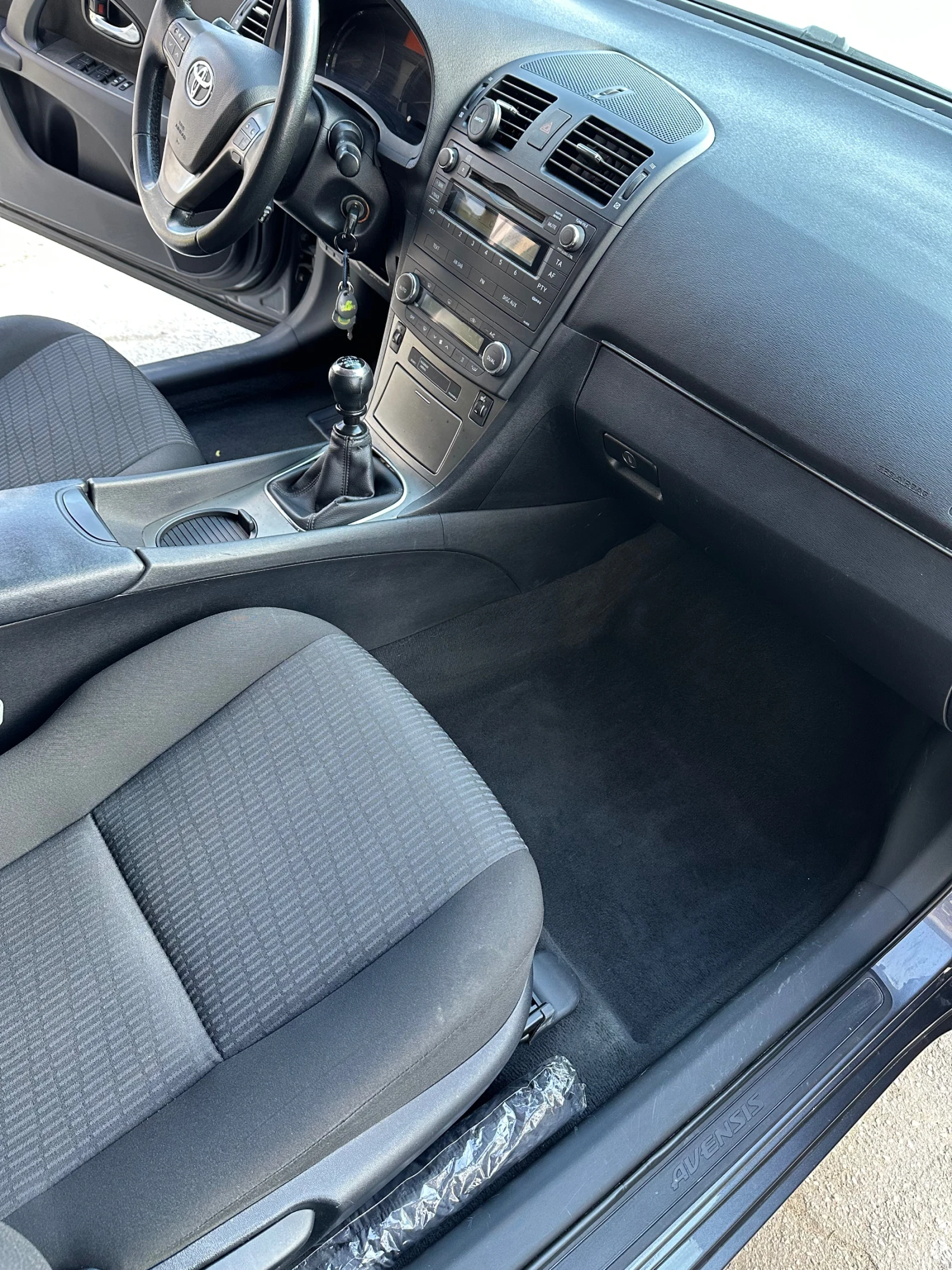 Toyota Avensis D4D, снимка 11 - Автомобили и джипове - 54790037