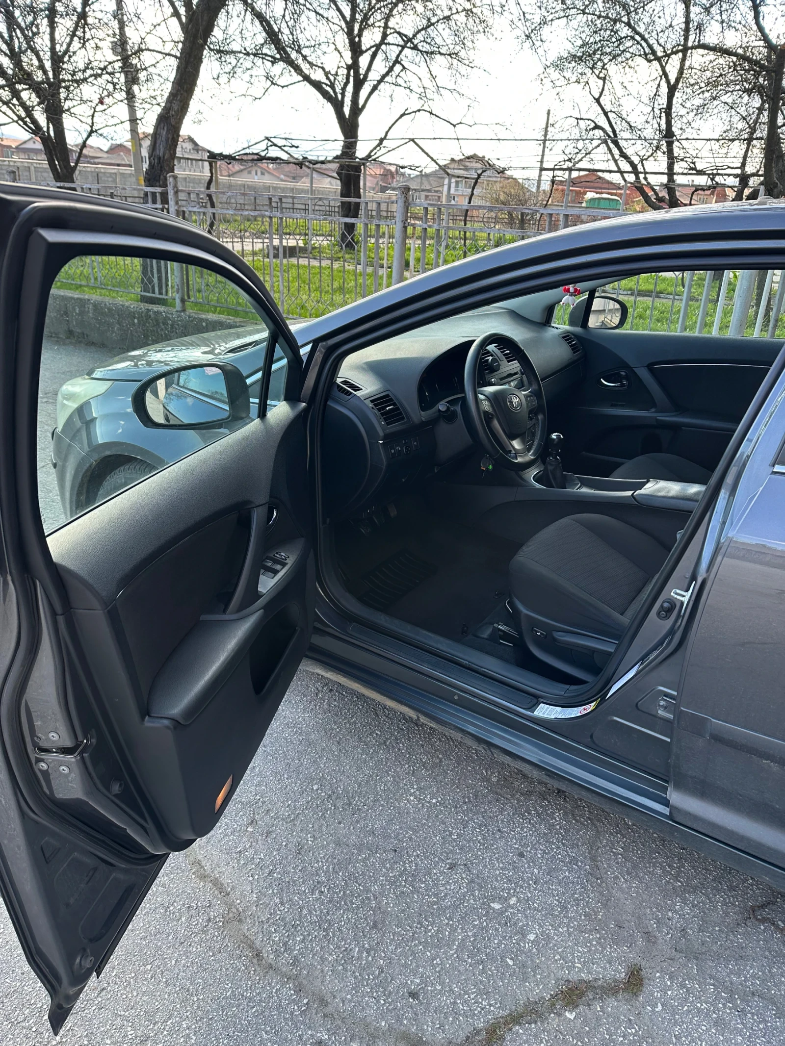 Toyota Avensis D4D, снимка 10 - Автомобили и джипове - 54790037
