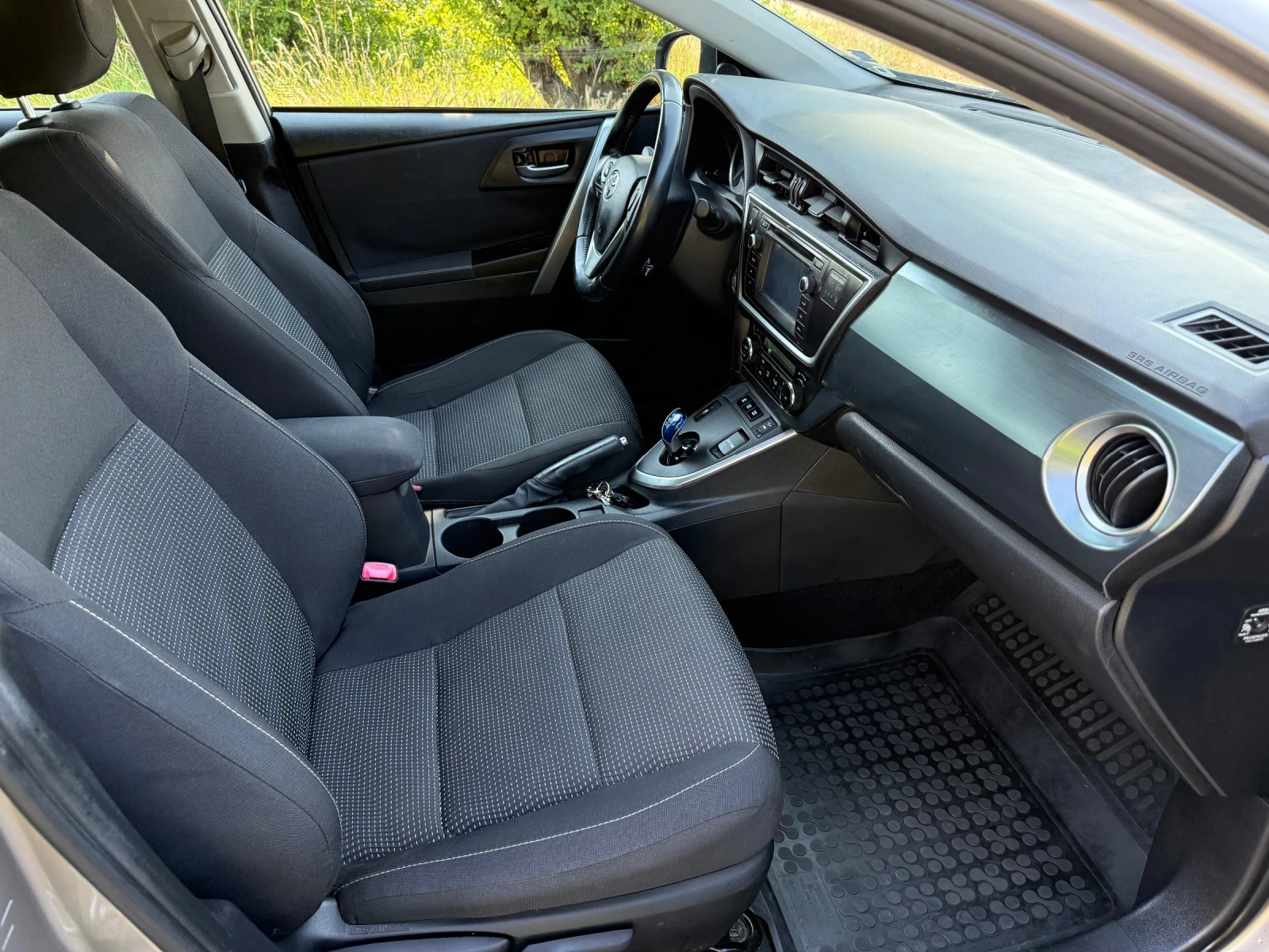 Toyota Auris 1.8/Hybrid/ГАЗ, снимка 8 - Автомобили и джипове - 55071606