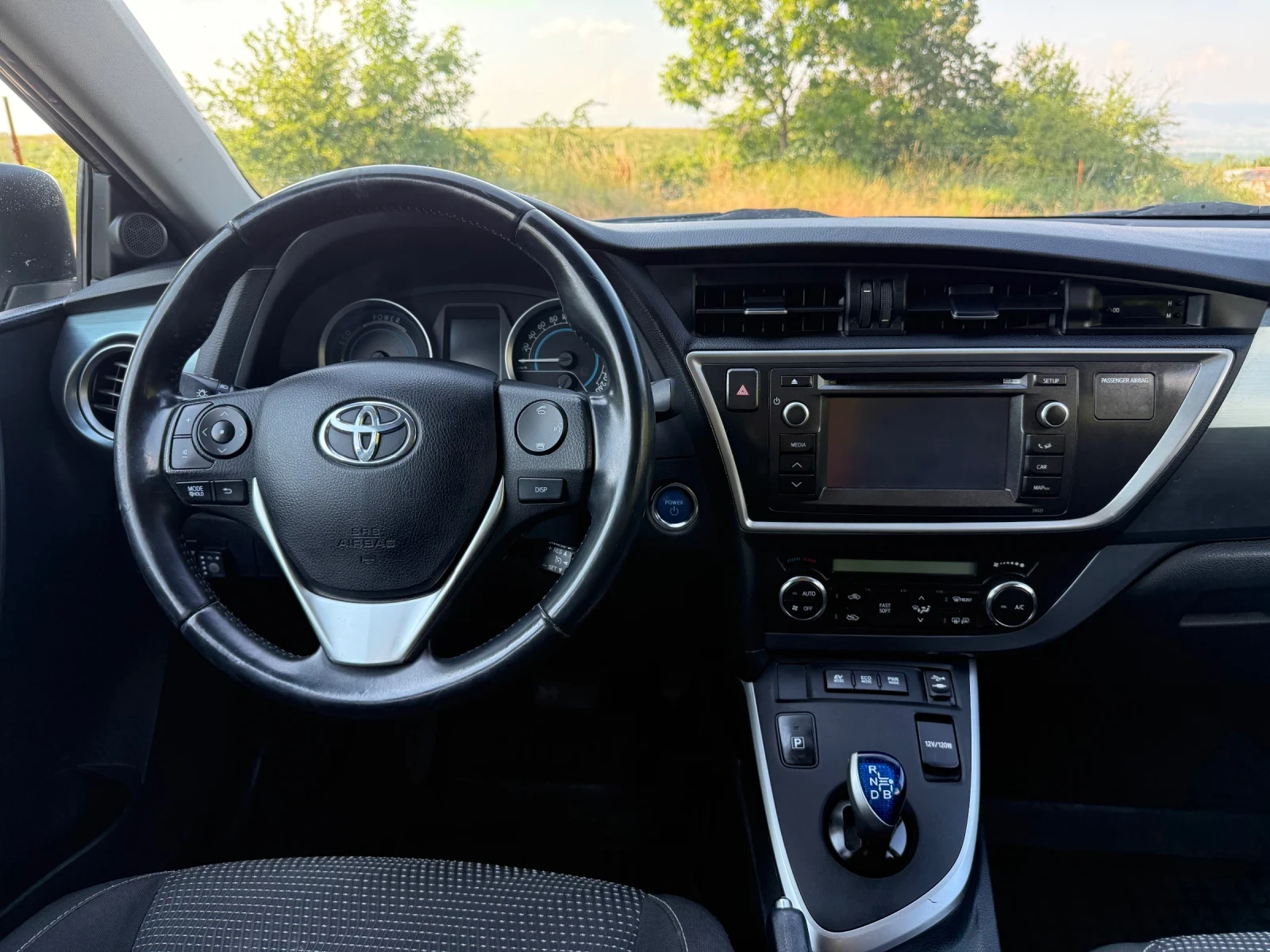 Toyota Auris 1.8/Hybrid/ГАЗ, снимка 10 - Автомобили и джипове - 55071606