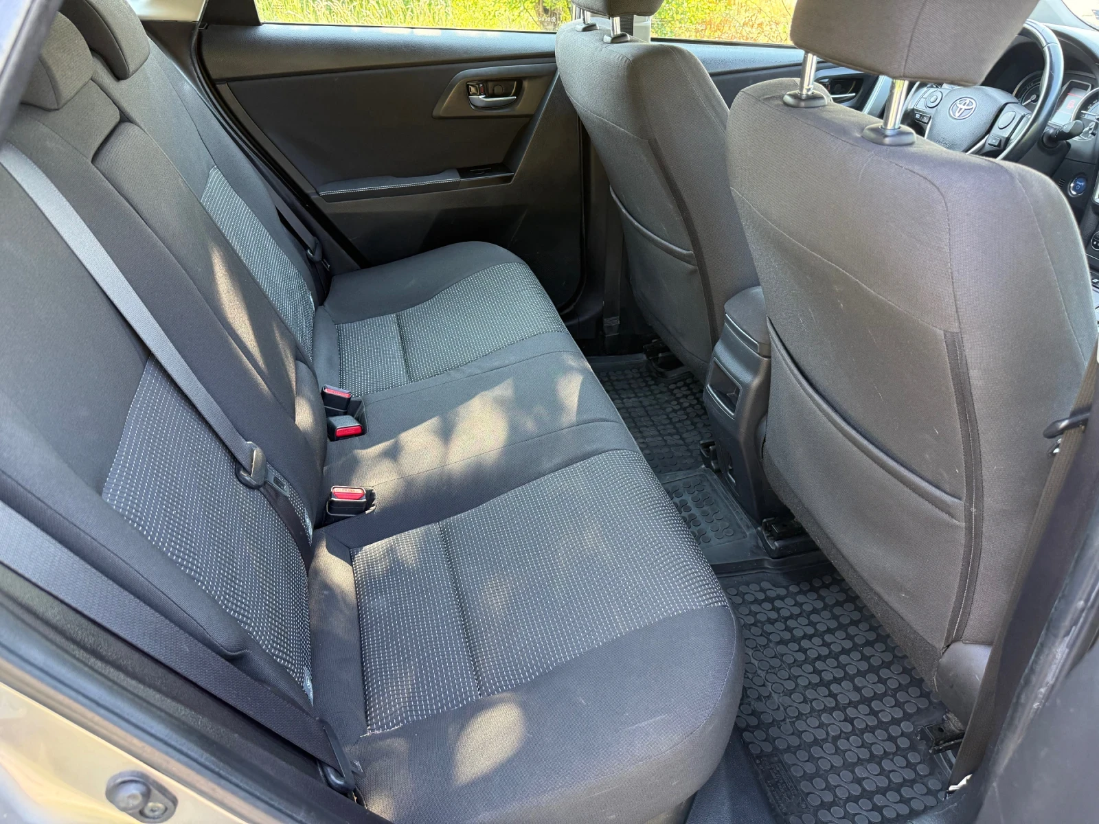 Toyota Auris 1.8/Hybrid/ГАЗ, снимка 11 - Автомобили и джипове - 55071606