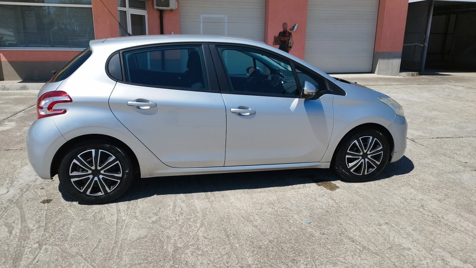 Peugeot 208 1.6 EHDI, снимка 5 - Автомобили и джипове - 55629894