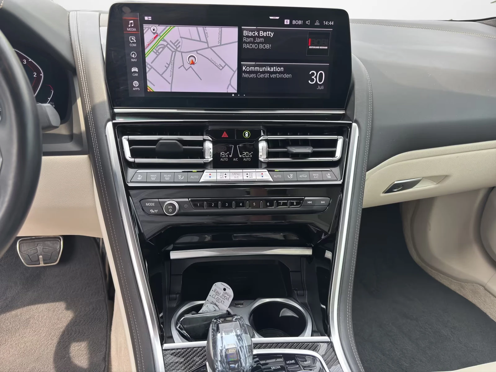 BMW 840 xDRIVE/340HP/HUD/CAM/NAVI/KLESS/KLESS/736z, снимка 11 - Автомобили и джипове - 55655168