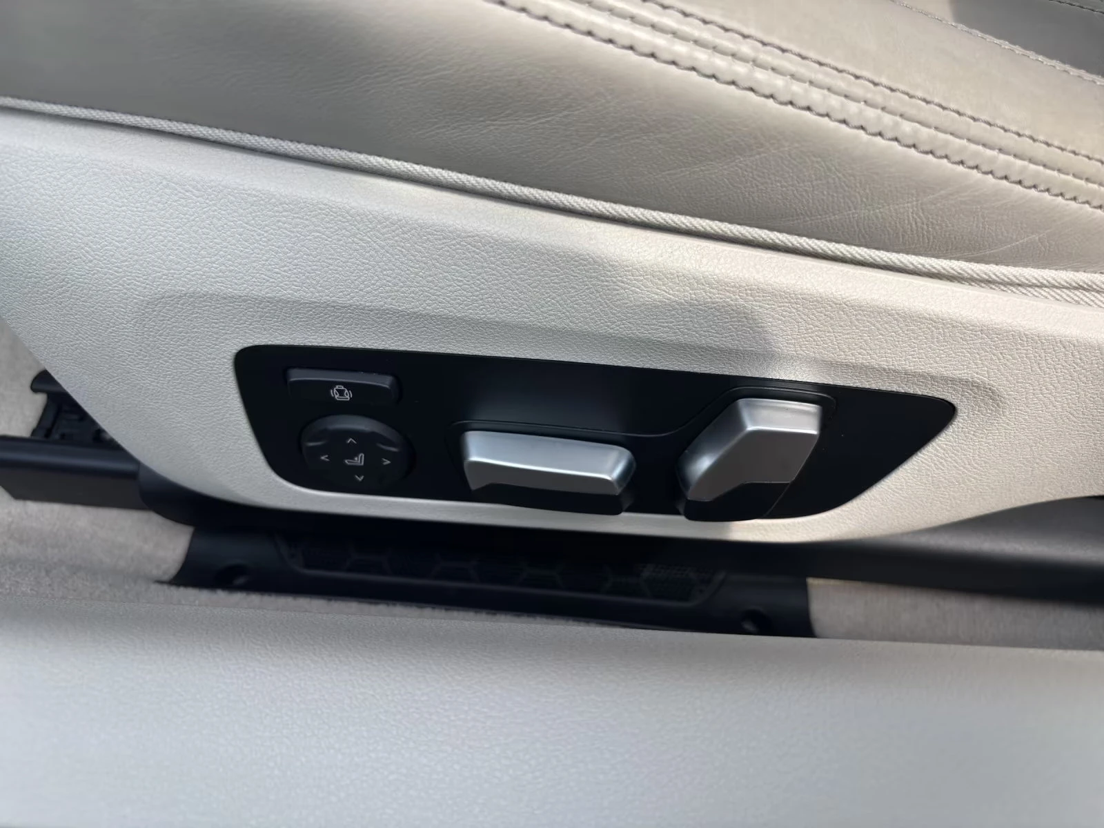 BMW 840 xDRIVE/340HP/HUD/CAM/NAVI/KLESS/KLESS/736z, снимка 14 - Автомобили и джипове - 55655168